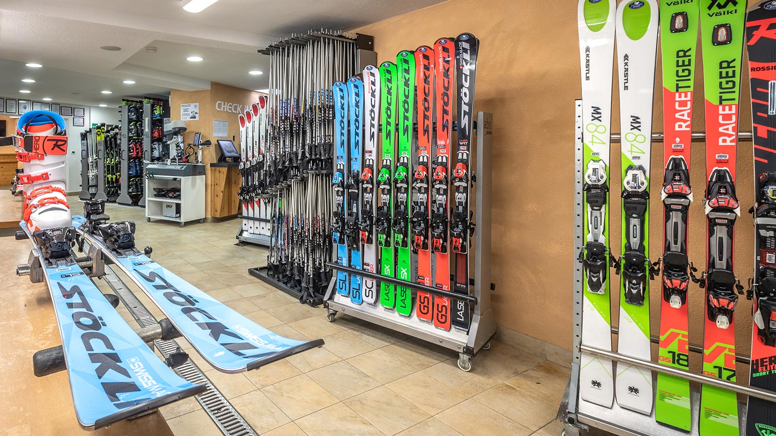 Skifahren und Ausrüstungsverleih im Ski Top Badia 
