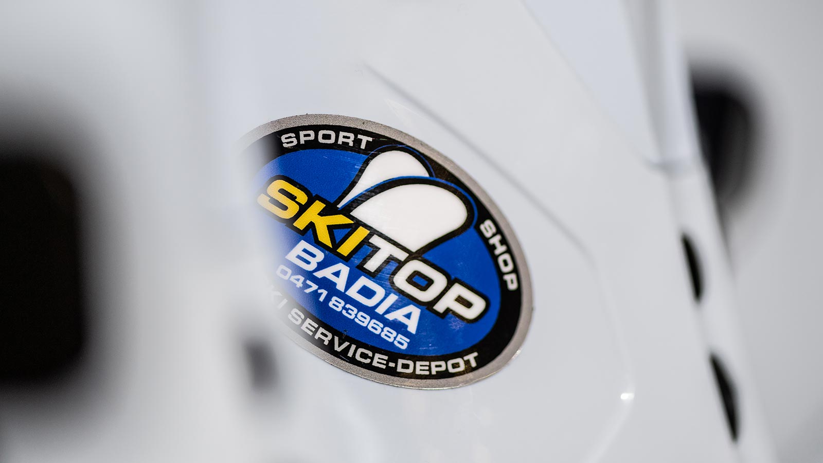 Dettaglio del logo della Ski Top Badia