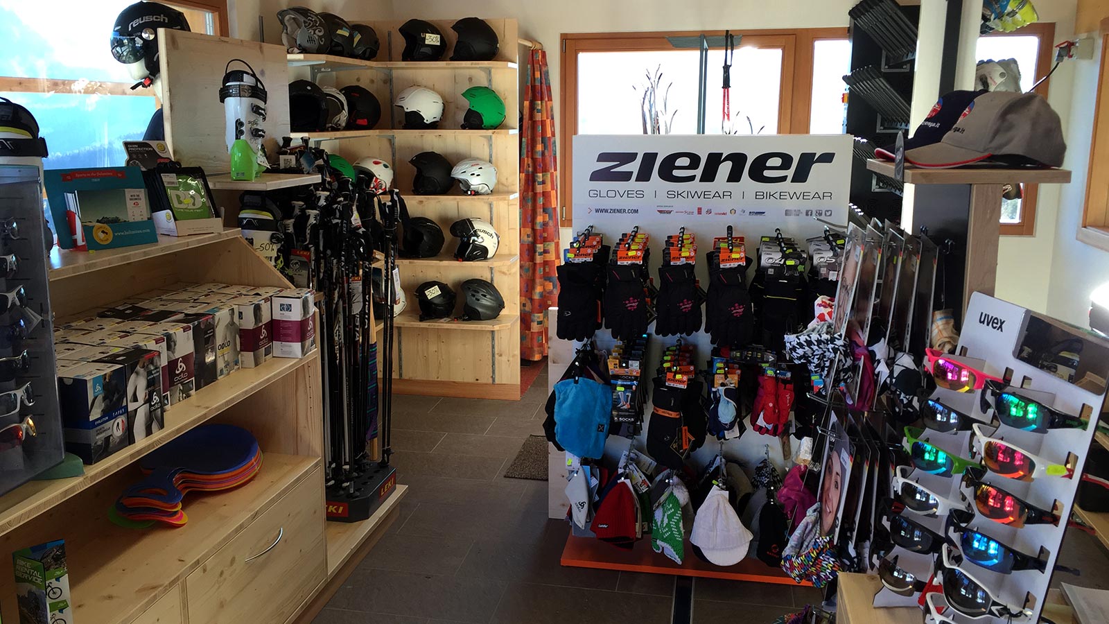 Die Skiausrüstung zum Ausleihen beim Ski Clinik Skiverleih
